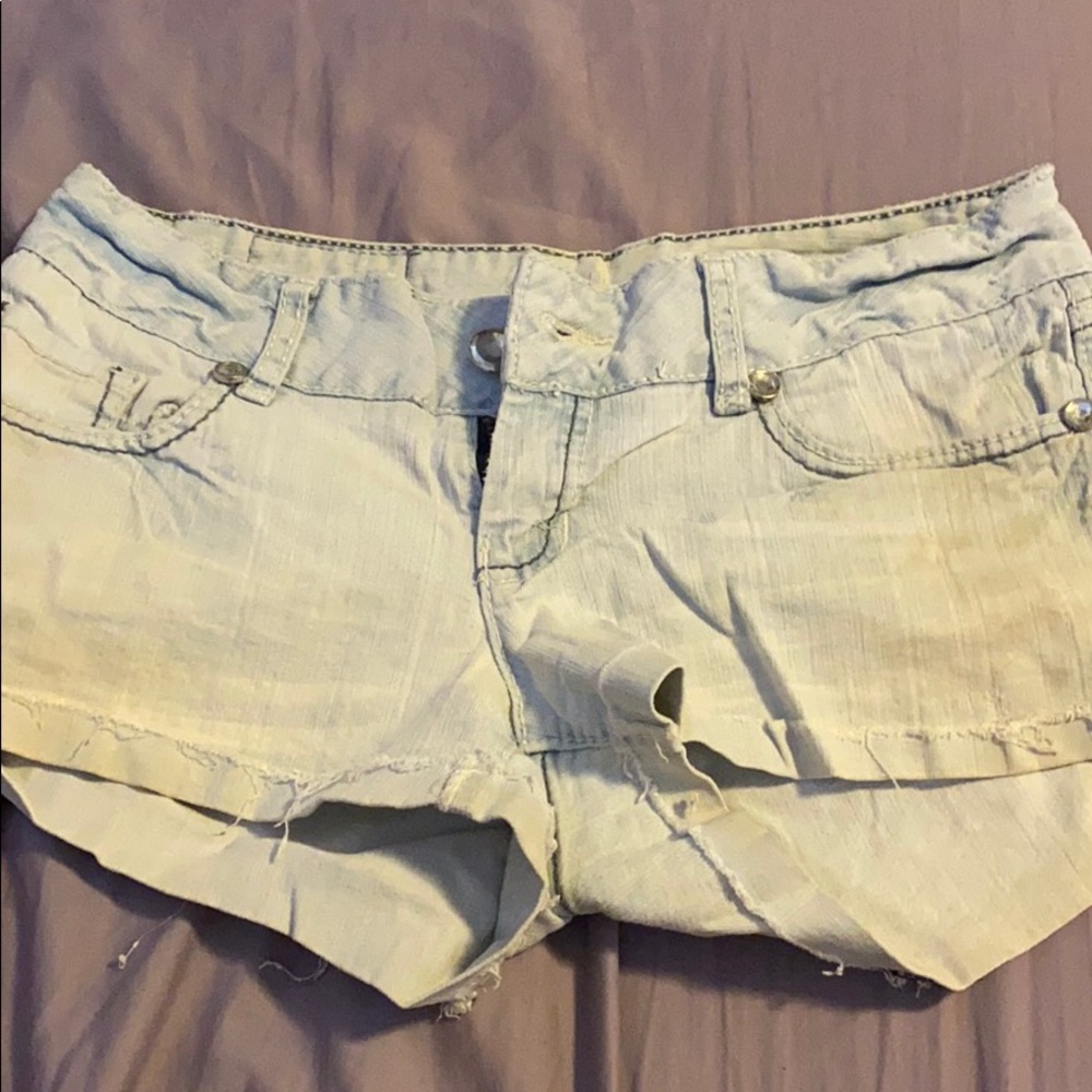 Amethyst size 5 light wash Jean shorts